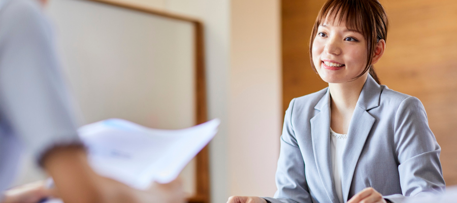 Interviewer with a score card